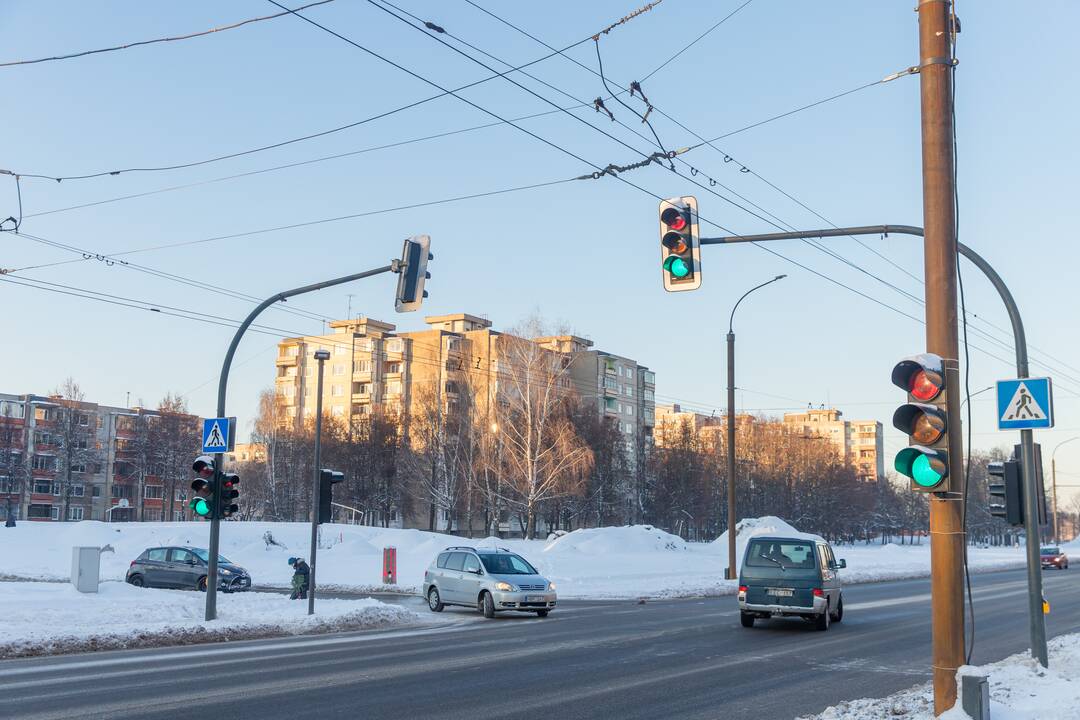 Patogiau: S. Žukausko ir P. Lukšio gatvių sankryžoje posūkiui į dešinę įrengta atskira eismo juosta.
