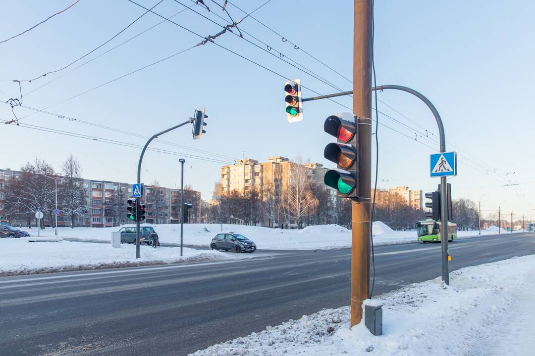 Patogiau: S. Žukausko ir P. Lukšio gatvių sankryžoje posūkiui į dešinę įrengta atskira eismo juosta.