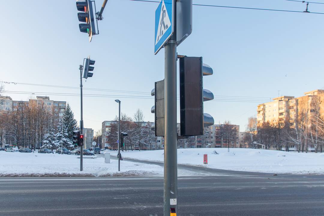 Patogiau: S. Žukausko ir P. Lukšio gatvių sankryžoje posūkiui į dešinę įrengta atskira eismo juosta.