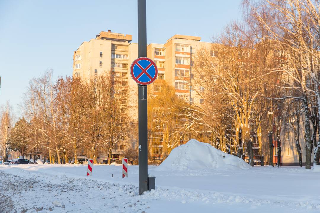 Patogiau: S. Žukausko ir P. Lukšio gatvių sankryžoje posūkiui į dešinę įrengta atskira eismo juosta.