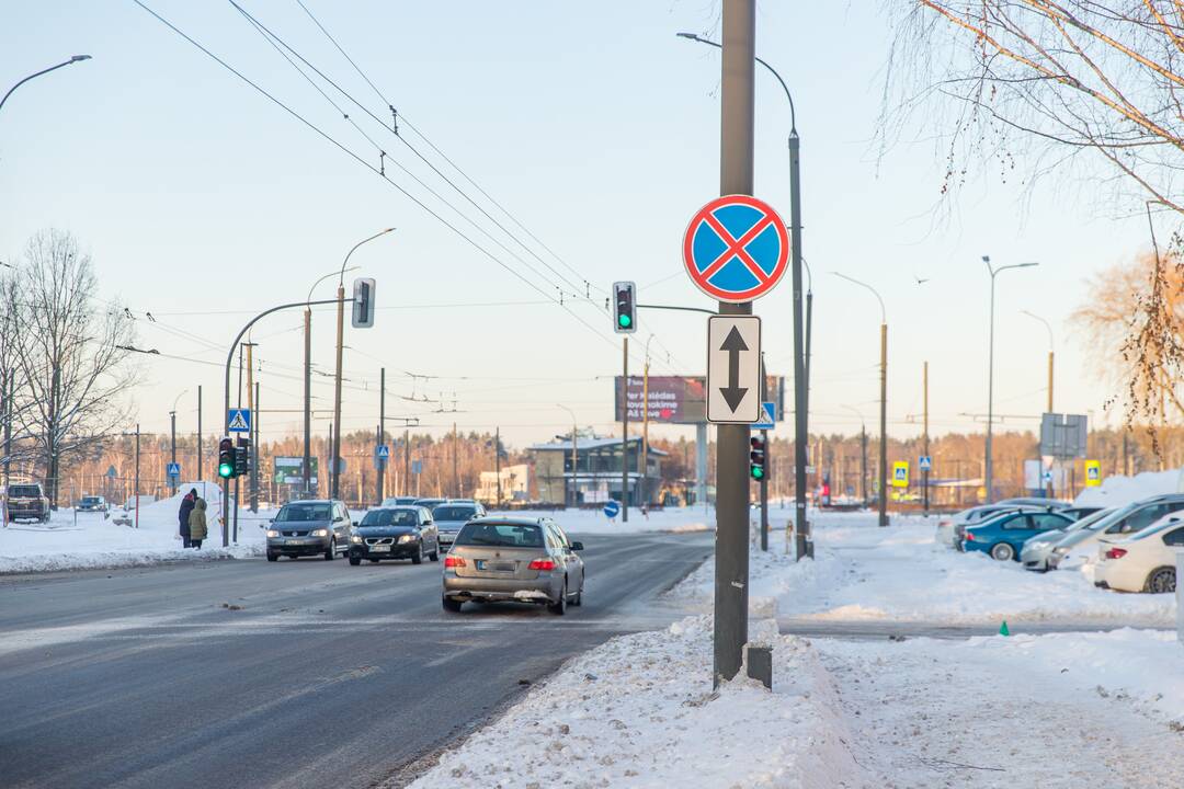 Patogiau: S. Žukausko ir P. Lukšio gatvių sankryžoje posūkiui į dešinę įrengta atskira eismo juosta.