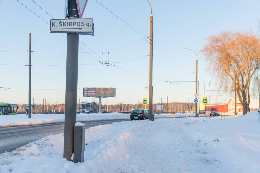 Patogiau: S. Žukausko ir P. Lukšio gatvių sankryžoje posūkiui į dešinę įrengta atskira eismo juosta.