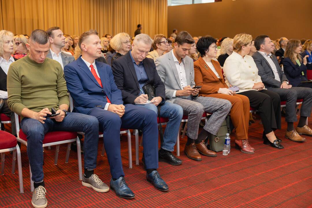 Lyderiai: (iš kairės) R. Krušinskas, T. Povilauskas, Z. Dargevičius ir E. Valatka konferencijoje dalijosi savo įžvalgomis apie verslą, finansus ir ekonomiką.