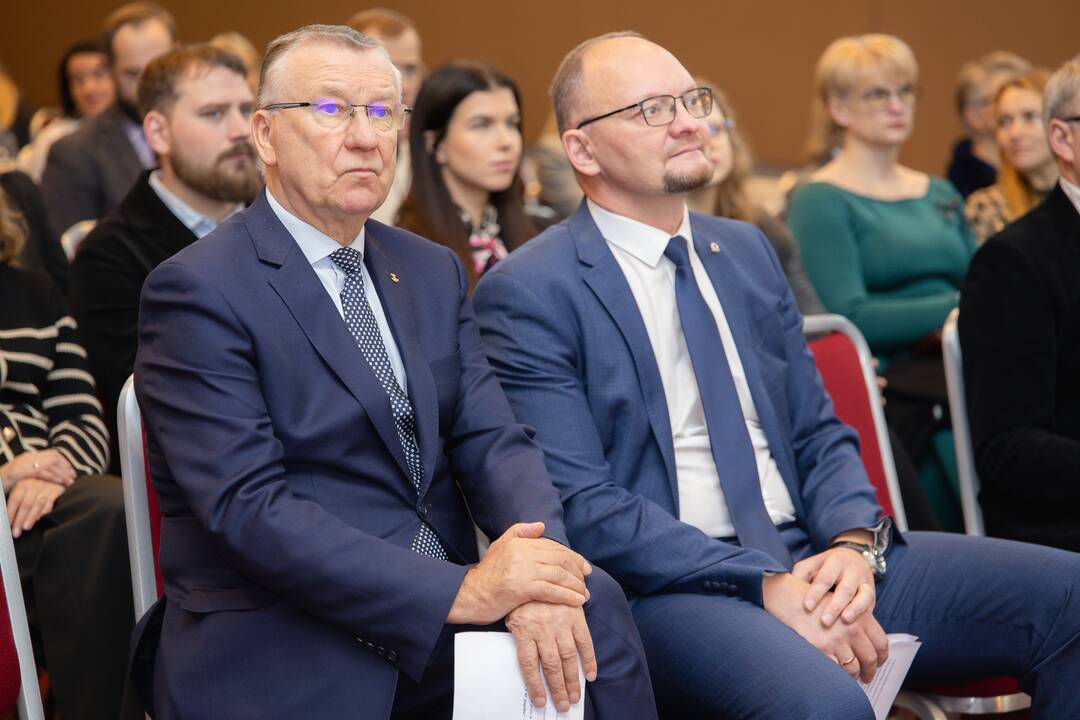 Lyderiai: (iš kairės) R. Krušinskas, T. Povilauskas, Z. Dargevičius ir E. Valatka konferencijoje dalijosi savo įžvalgomis apie verslą, finansus ir ekonomiką.
