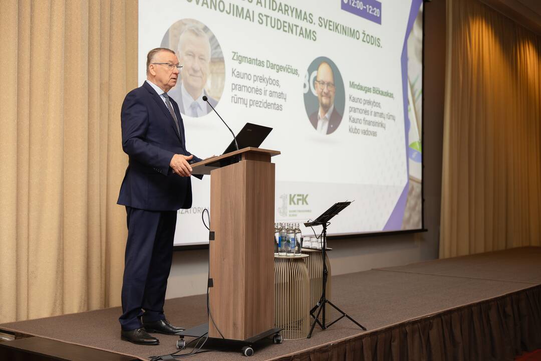 Lyderiai: (iš kairės) R. Krušinskas, T. Povilauskas, Z. Dargevičius ir E. Valatka konferencijoje dalijosi savo įžvalgomis apie verslą, finansus ir ekonomiką.