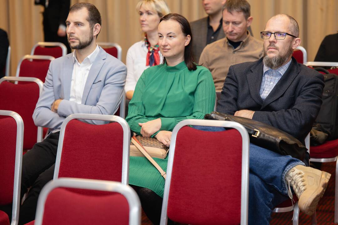 Lyderiai: (iš kairės) R. Krušinskas, T. Povilauskas, Z. Dargevičius ir E. Valatka konferencijoje dalijosi savo įžvalgomis apie verslą, finansus ir ekonomiką.