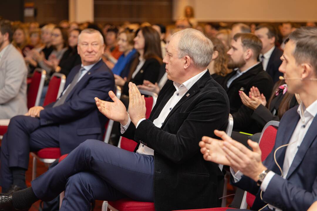 Lyderiai: (iš kairės) R. Krušinskas, T. Povilauskas, Z. Dargevičius ir E. Valatka konferencijoje dalijosi savo įžvalgomis apie verslą, finansus ir ekonomiką.