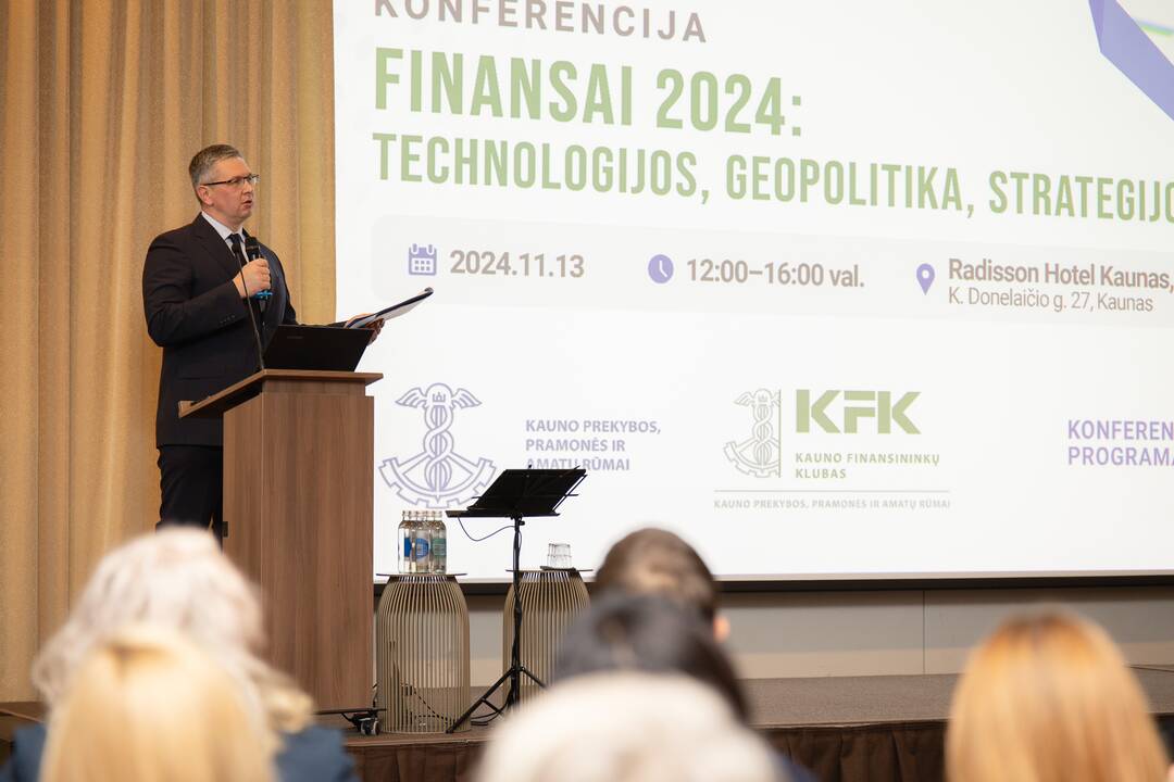 Lyderiai: (iš kairės) R. Krušinskas, T. Povilauskas, Z. Dargevičius ir E. Valatka konferencijoje dalijosi savo įžvalgomis apie verslą, finansus ir ekonomiką.
