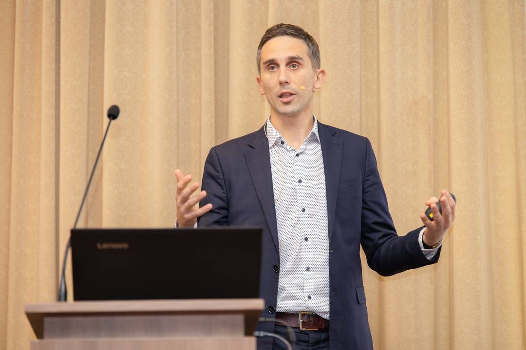 Lyderiai: (iš kairės) R. Krušinskas, T. Povilauskas, Z. Dargevičius ir E. Valatka konferencijoje dalijosi savo įžvalgomis apie verslą, finansus ir ekonomiką.