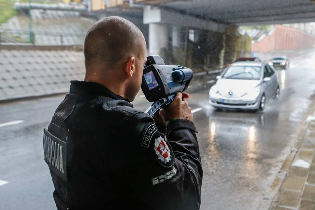 Kauno rajone vairuotojas greitį viršijo bemaž dvigubai