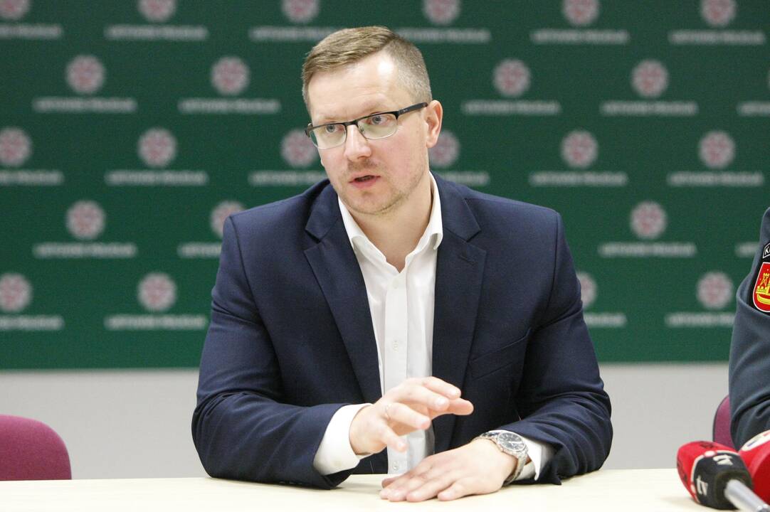 Byla: Krašto apsaugos savanoriui M.Miliniui pareikšti įtarimai dėl neteisėto disponavimo šaunamaisiais ginklais, šaudmenimis.