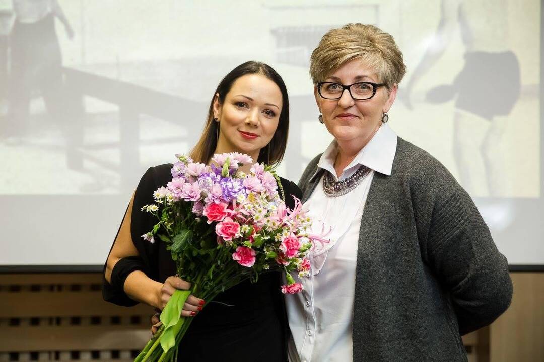 J.Prūsienės (viduryje) treniruojamos sesės dvynės K. ir E.Riliškytės jau skina pergales suaugusiųjų varžybose.