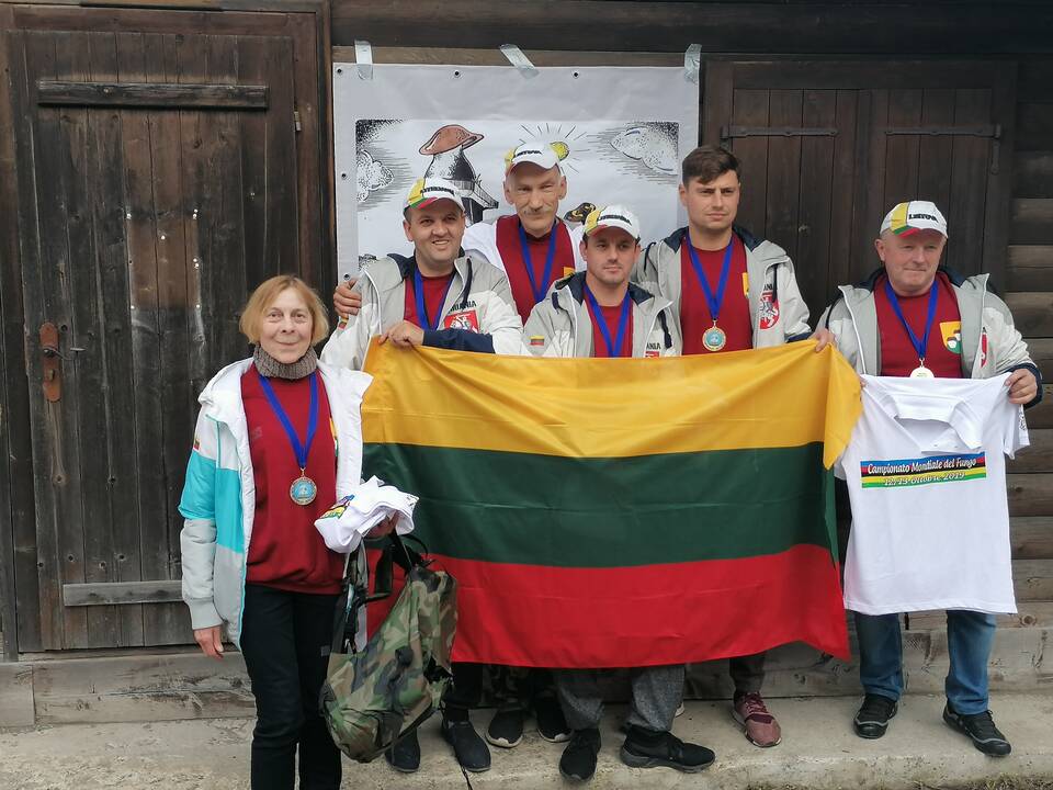 Grybavimo entuziastai Dalia ir Vytautas tokios baravykais derlingos rugsėjo pradžios sakosi dar nepamenantys.