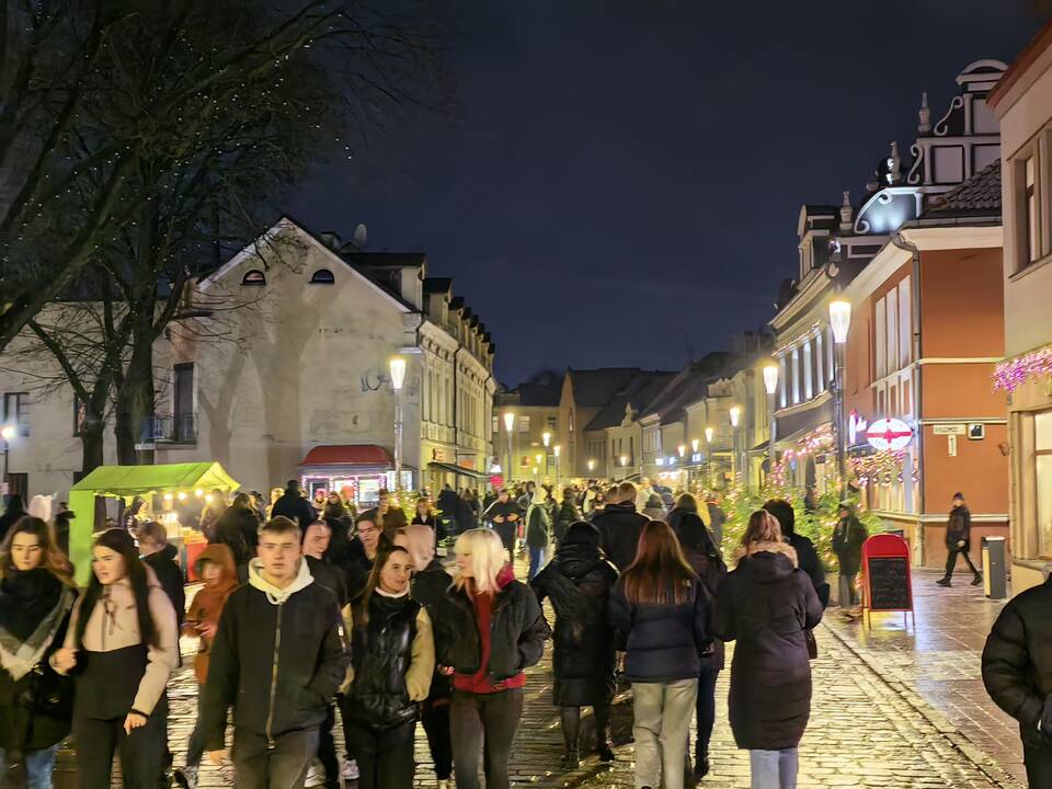 Kaunas plūsta į Rotušės aikštę