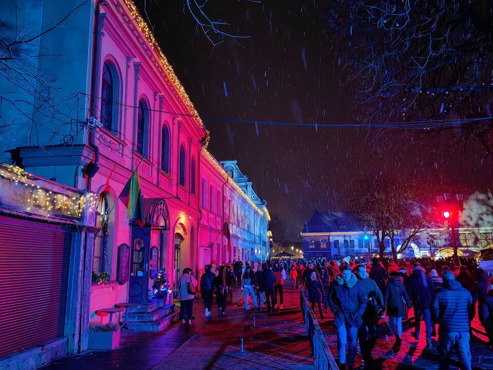Kaunas plūsta į Rotušės aikštę