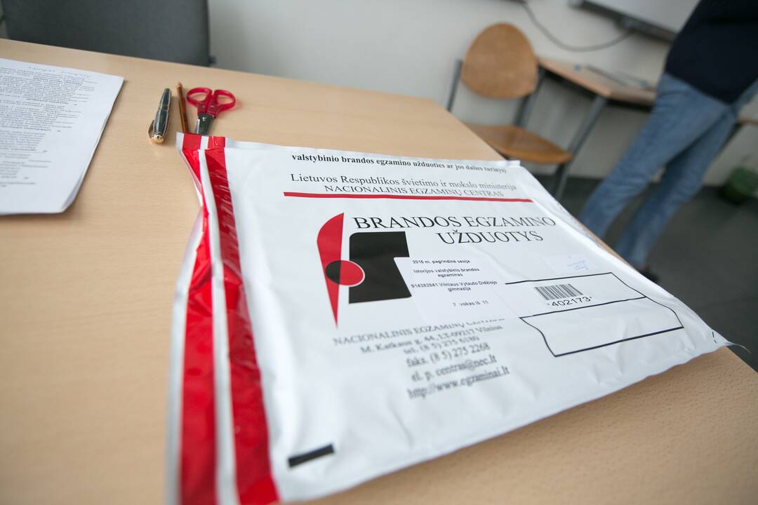 Brandos egzaminus laikys 27,7 tūkst. jaunuolių: daugiau pasirinko lietuvių kalbą, chemiją