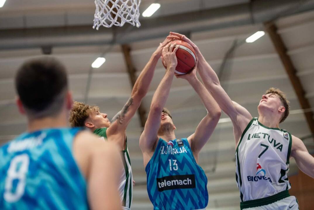Pirmosios pergalės teks palaukti: 18-mečiai neprilygo ir Slovėnijai