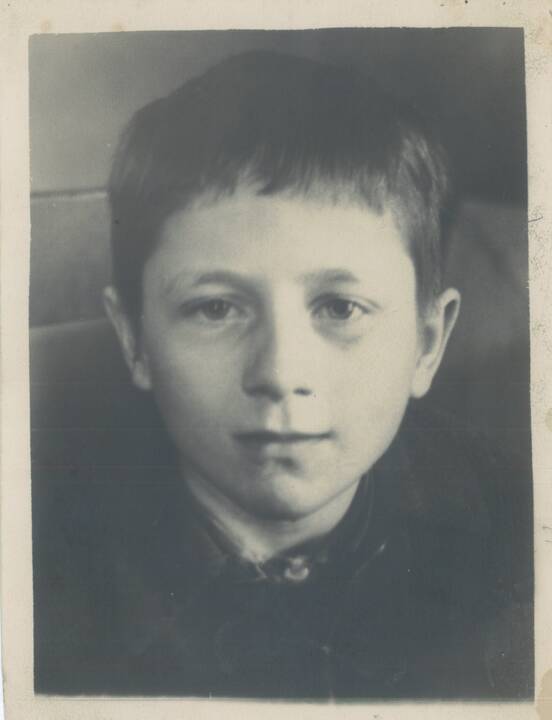 Išnaudojimas: R. Vaicekauskas kasa anglis šachtoje Jakutske. 1954 m. 
