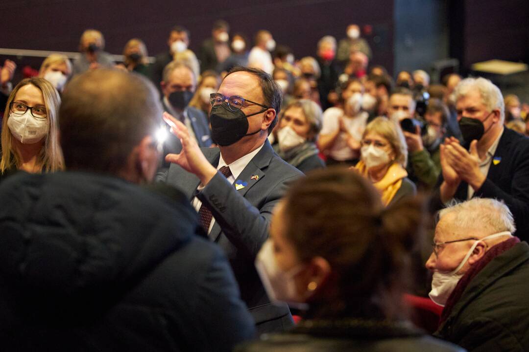 Filmo „Mėlyna kaip apelsinas žemė“ premjera