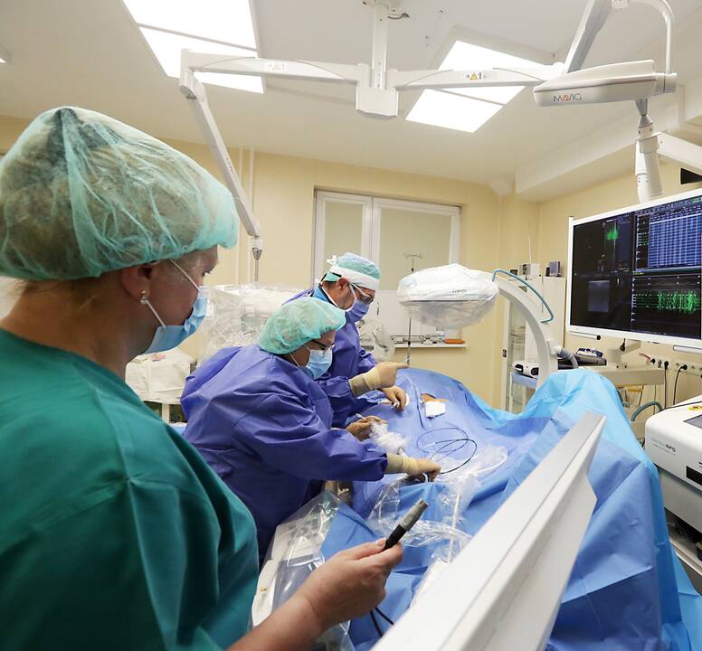 Lietuvoje yra 14 specialistų, gebančių atlikti radiodažnines abliacijas, 2 iš jų dirba Klaipėdoje. Tai gydytojai Aušrius Poviliūnas ir Jonas Jarašūnas.	