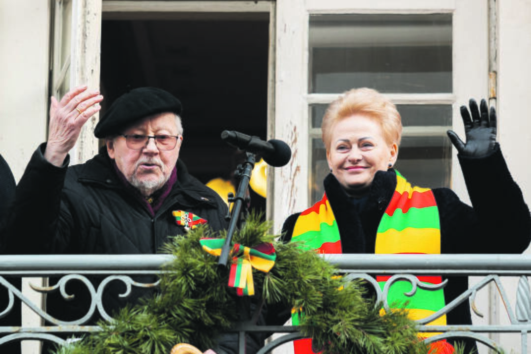 Kitaip: V.Landsbergis patartų Prezidentui ir premjerei bendrauti kitaip – dažniau ir sutariant dėl darbų: „Dabar kartais ir jų nebendravimas, ir reagavimas į vienas kito poziciją dėl darbų nėra pats geriausias variantas.“