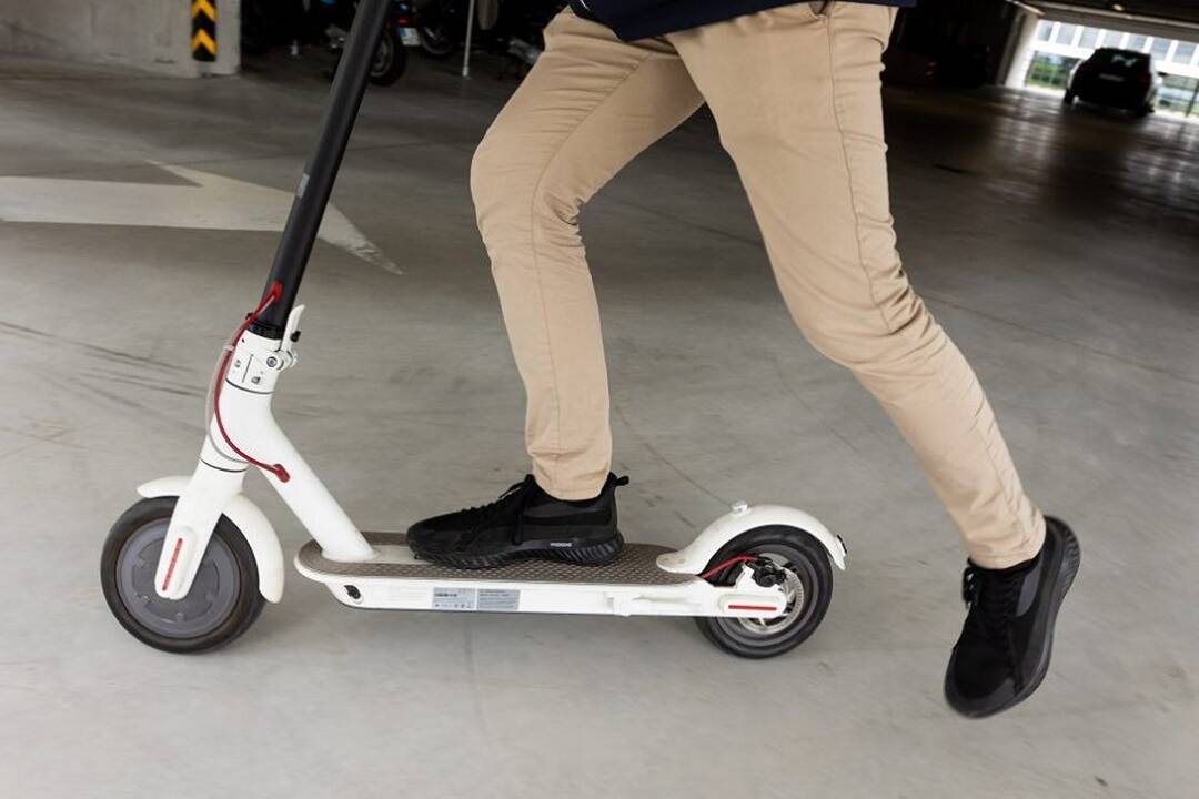 Klaipėdoje supleškėjo ir elektrinis paspirtukas: įtariamas padegimas