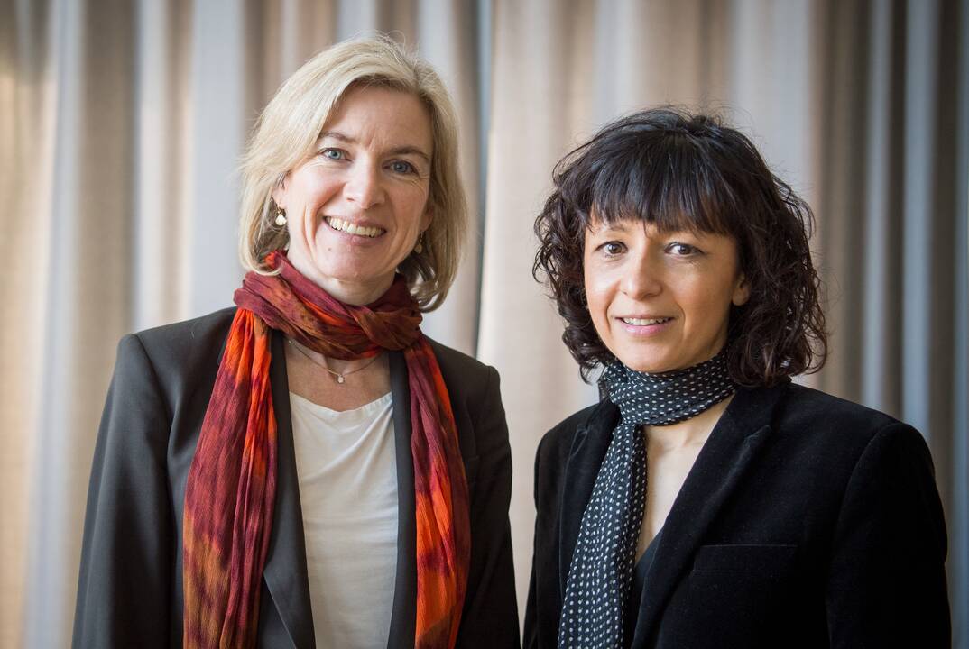Emmanuelle Charpentier (kairėje) ir Jennifer A. Doudna