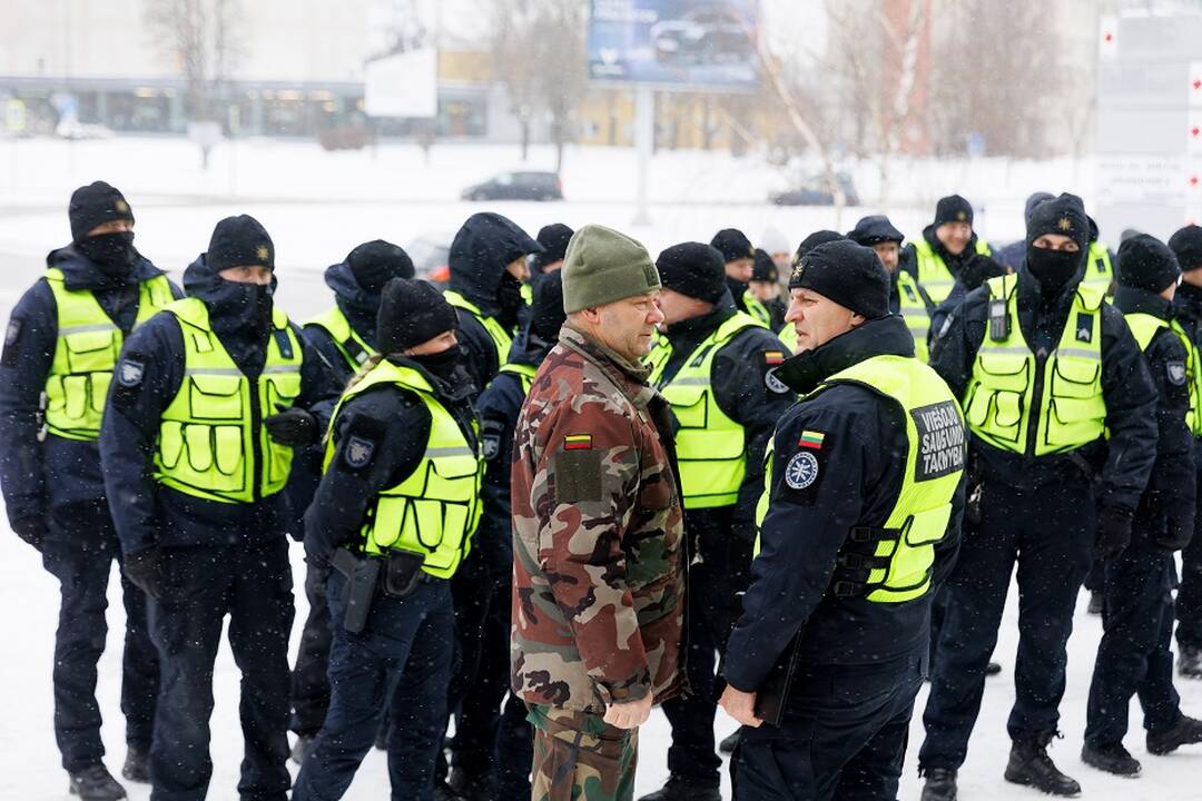 Policijai radus dingusią devynmetę, valstybės vadovai ir politikai dėkoja pareigūnams už darbą