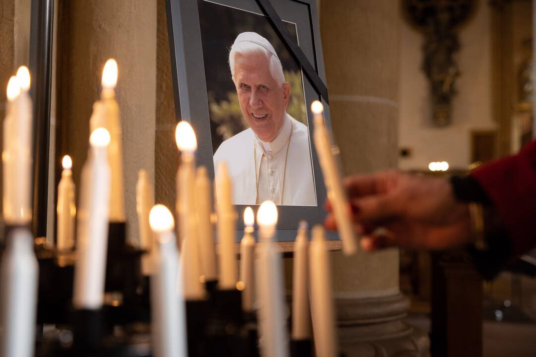 Mirė popiežius emeritas Benediktas XVI
