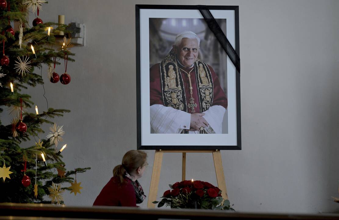 Mirė popiežius emeritas Benediktas XVI