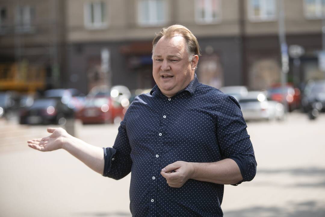 R. Šimaitis degino LGBT knygas
