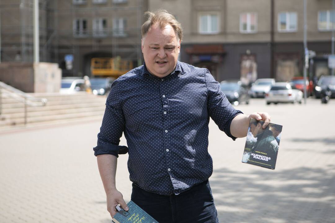 R. Šimaitis degino LGBT knygas