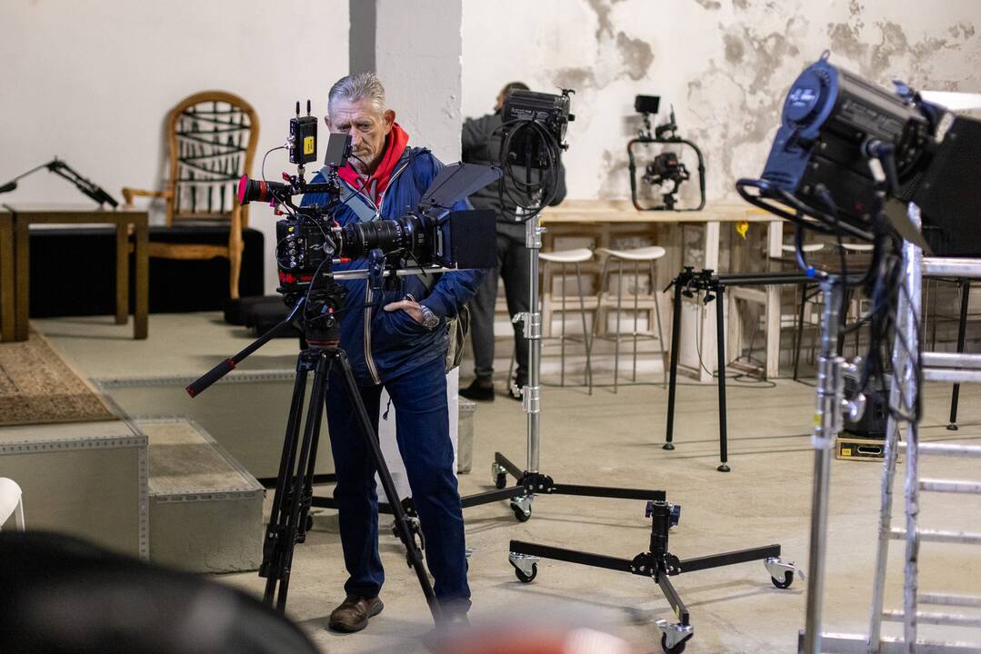   Privalumai: naujausia „Cinewave“ kino įranga galima nufilmuoti tiek reklaminę produkciją, tiek filmą.	
