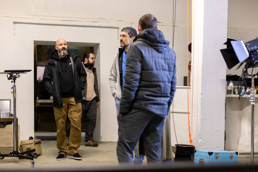   Privalumai: naujausia „Cinewave“ kino įranga galima nufilmuoti tiek reklaminę produkciją, tiek filmą.	