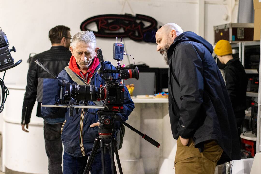   Privalumai: naujausia „Cinewave“ kino įranga galima nufilmuoti tiek reklaminę produkciją, tiek filmą.	