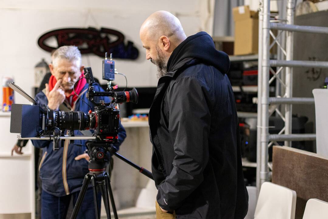  Privalumai: naujausia „Cinewave“ kino įranga galima nufilmuoti tiek reklaminę produkciją, tiek filmą.	