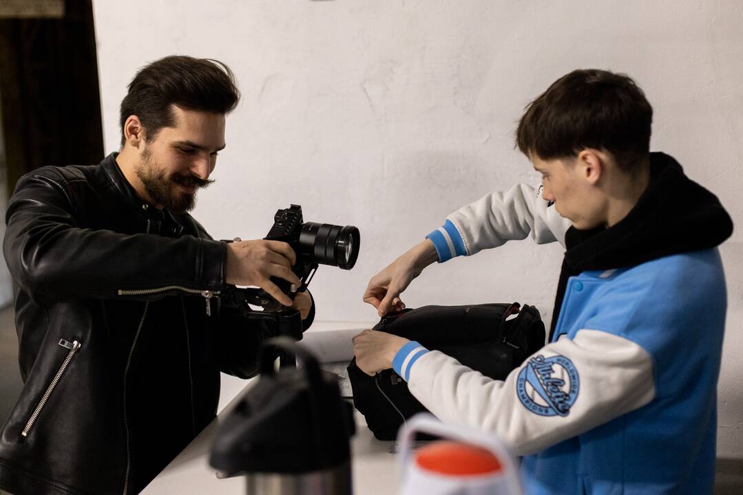   Privalumai: naujausia „Cinewave“ kino įranga galima nufilmuoti tiek reklaminę produkciją, tiek filmą.	