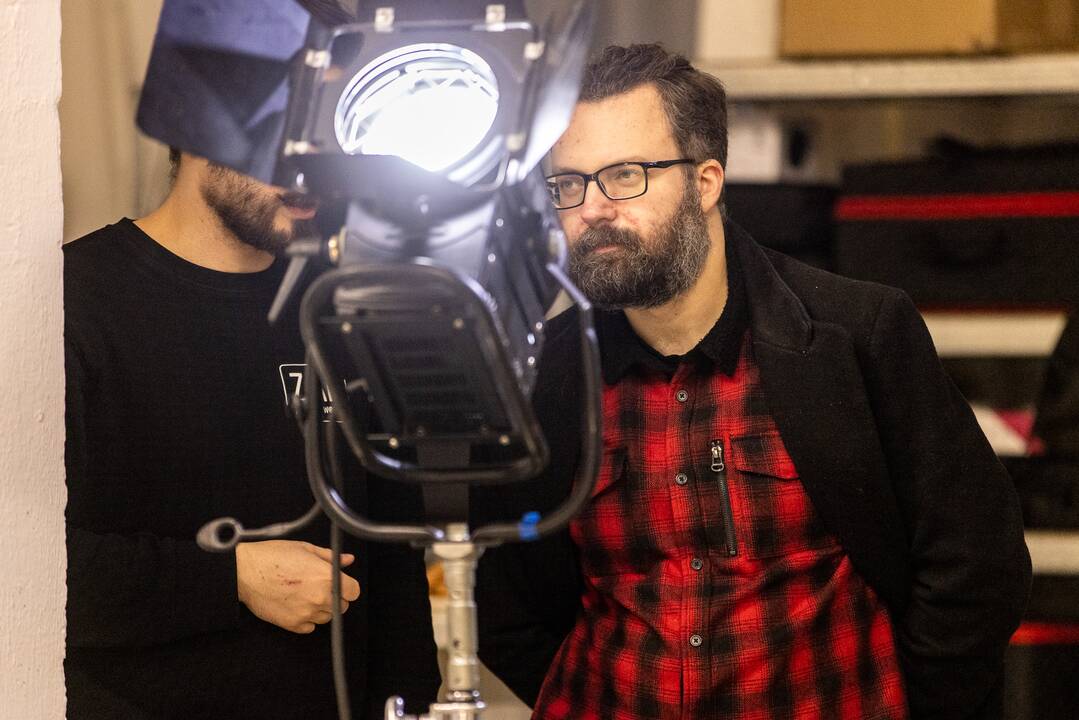   Privalumai: naujausia „Cinewave“ kino įranga galima nufilmuoti tiek reklaminę produkciją, tiek filmą.	