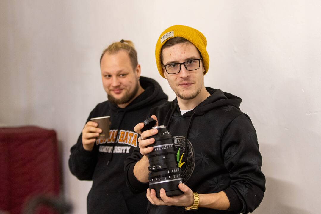   Privalumai: naujausia „Cinewave“ kino įranga galima nufilmuoti tiek reklaminę produkciją, tiek filmą.	