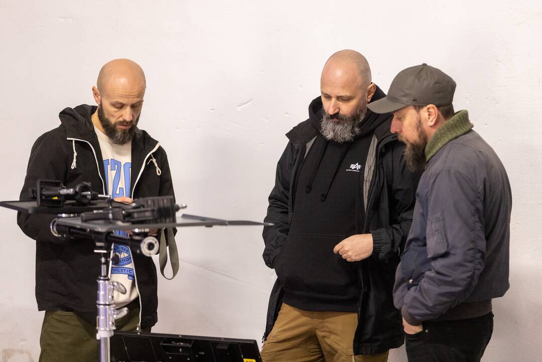   Privalumai: naujausia „Cinewave“ kino įranga galima nufilmuoti tiek reklaminę produkciją, tiek filmą.	