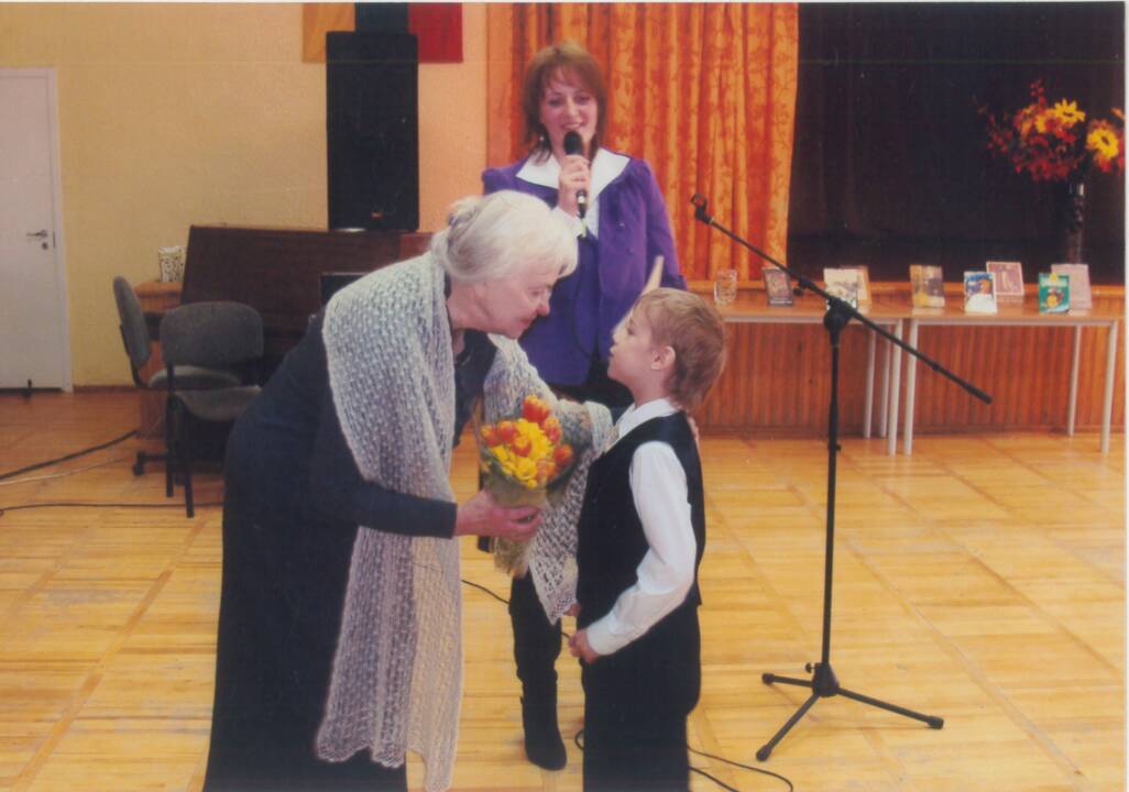 Įvertino: prezidentė Dalia Grybauskaitė ir R.Skučaitė po Nacionalinių kultūros ir meno premijų teikimo ceremonijos prezidentūroje 2010-aisiais. 