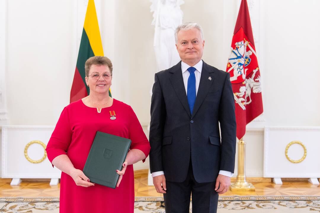 Motinos dienos proga Nausėda apdovanojo 52 mamas ir globėjas
