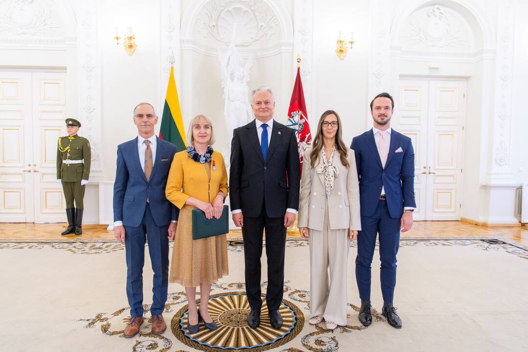 Motinos dienos proga Nausėda apdovanojo 52 mamas ir globėjas