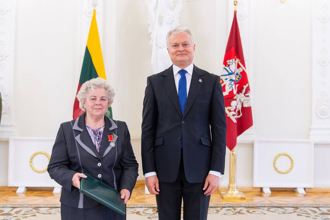 Motinos dienos proga Nausėda apdovanojo 52 mamas ir globėjas