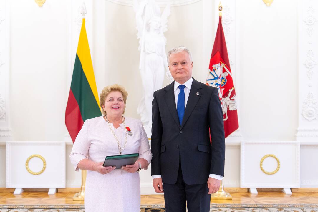 Motinos dienos proga Nausėda apdovanojo 52 mamas ir globėjas