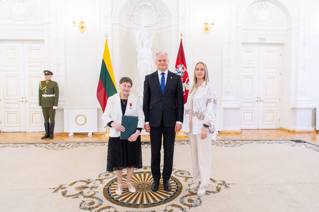 Motinos dienos proga Nausėda apdovanojo 52 mamas ir globėjas
