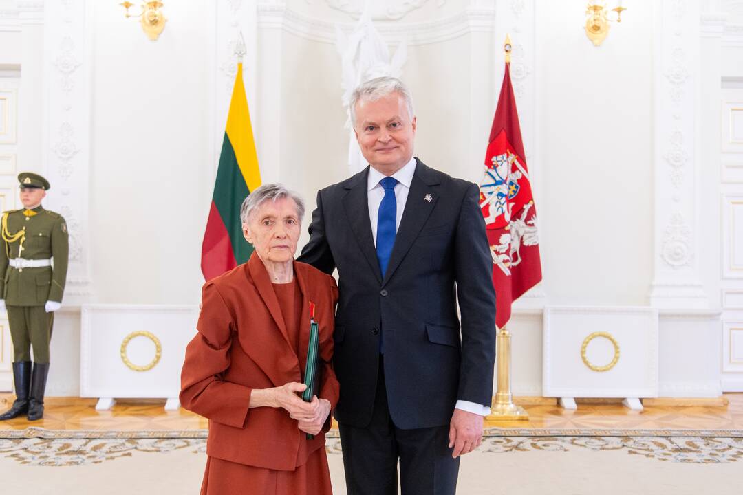 Motinos dienos proga Nausėda apdovanojo 52 mamas ir globėjas