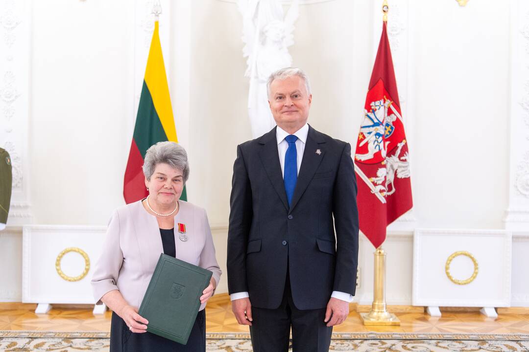 Motinos dienos proga Nausėda apdovanojo 52 mamas ir globėjas
