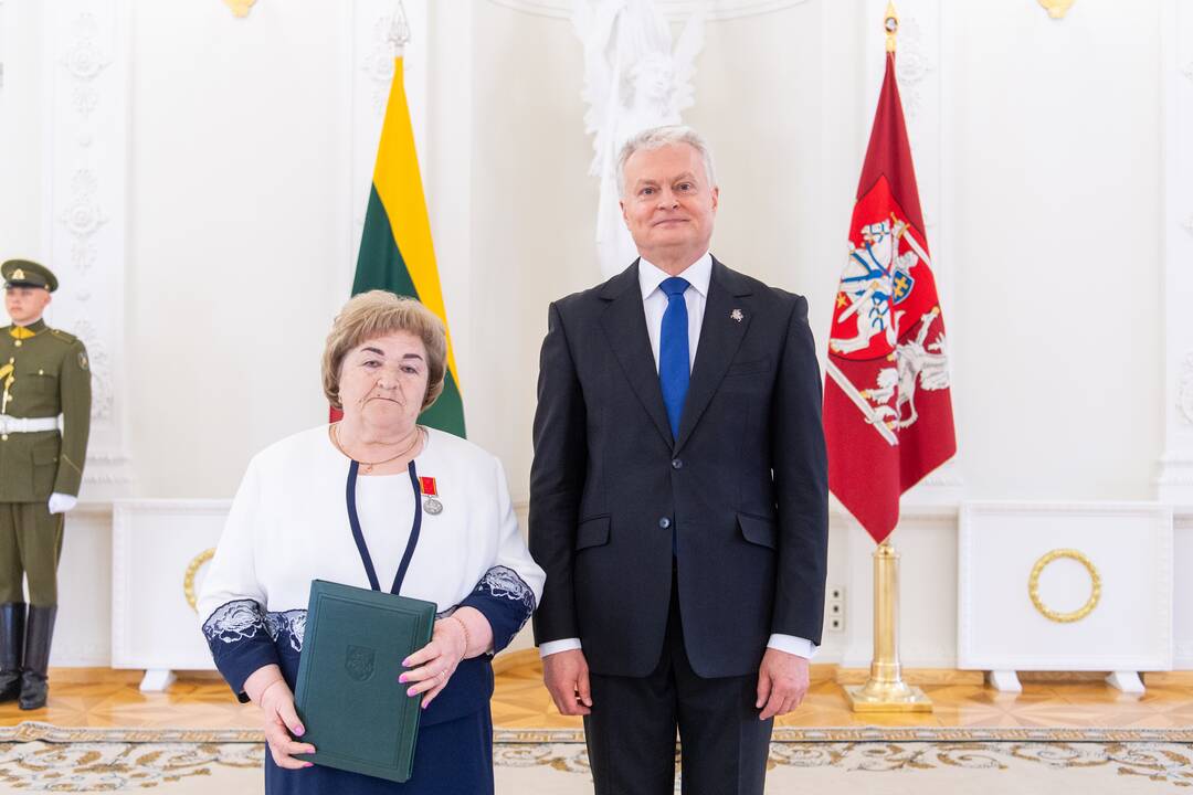 Motinos dienos proga Nausėda apdovanojo 52 mamas ir globėjas