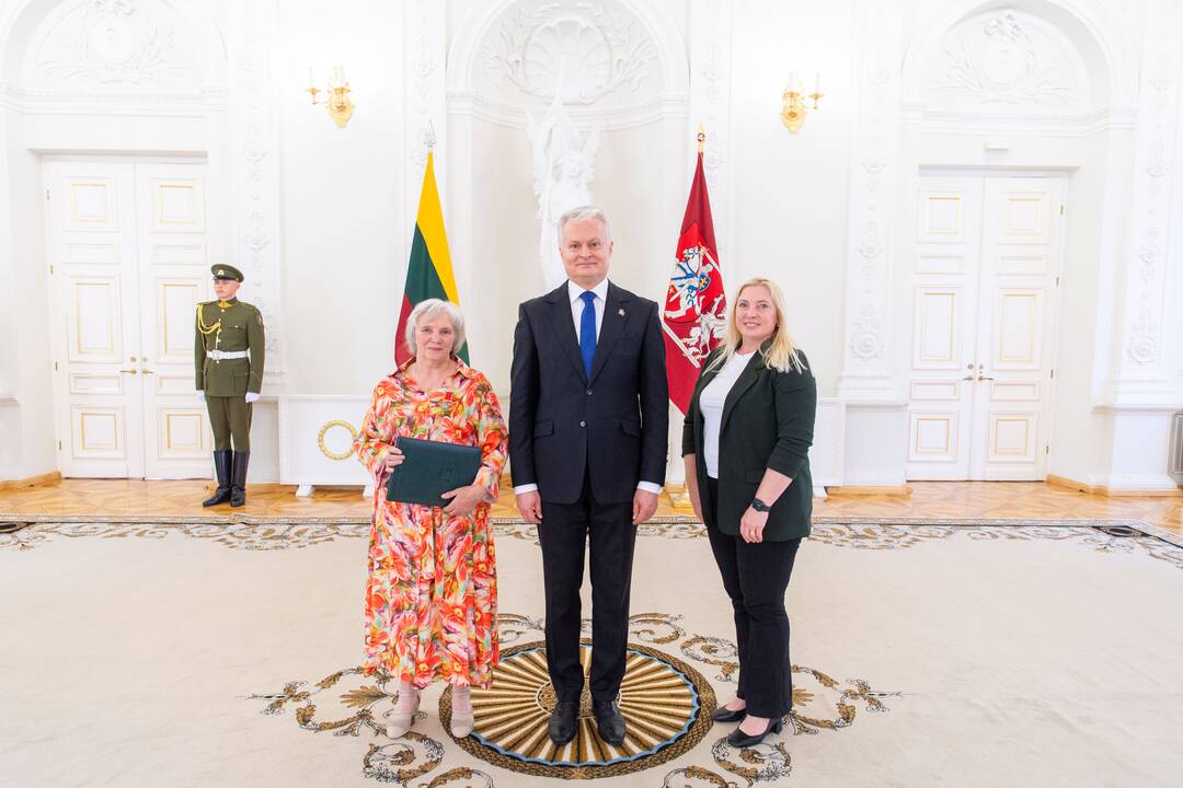 Motinos dienos proga Nausėda apdovanojo 52 mamas ir globėjas